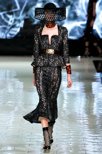 Look 9